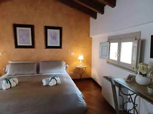 *** Couette-café B&B Casa Del Teatro Mantoue Italie